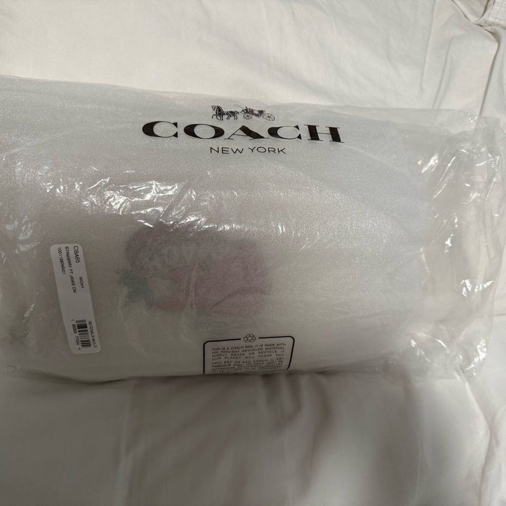 Coach Cream “Jamie” Crossbody Camera Bag with Strawberry Design! - Picture 7 of 9